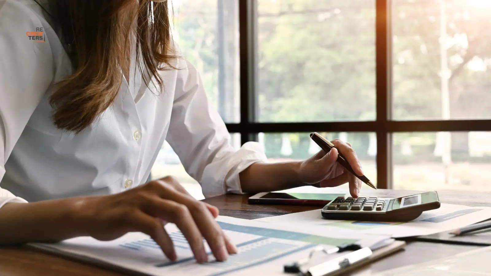 Finance professional aan het werk